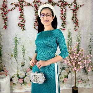 Ao dai gam Thai Tuan, New beautiful Vietnamese

size M Vietnam (US size 2)
